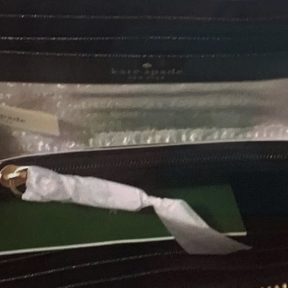 NEW Kate Spade Leather Zip Around Wallet from the Rose Collection - Picture 2 of 3